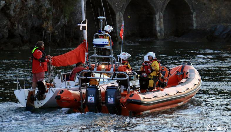 26 April 2017 - Looe RNLI towing exercise © Ian Foster / fozimage