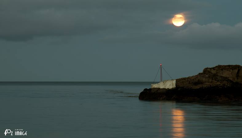 9 July 2017 - Moonrise over White Rock © Ian Foster / fozimage