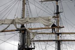 The Kaskelot - Rigging the sails