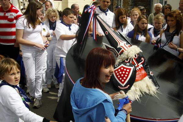 Padstow Obby Oss - © Ian Foster / fozimage