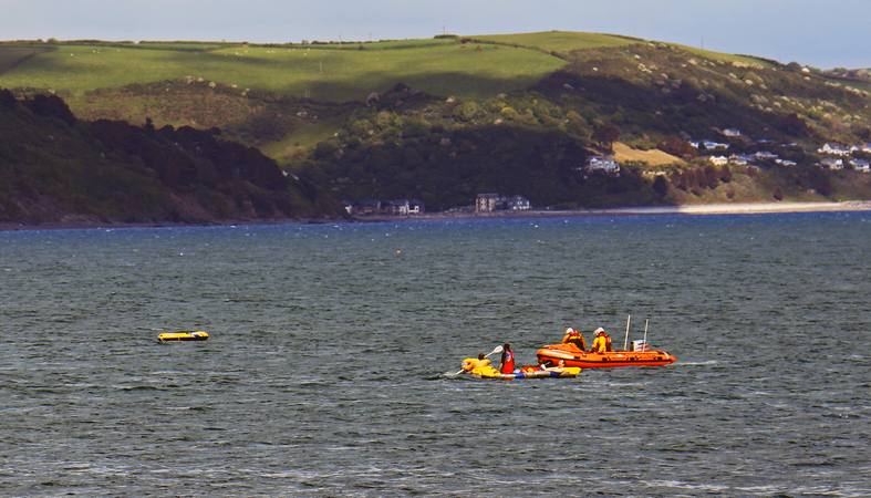 Looe RNLI - rescue in Looe bay - © Ian Foster / fozimage