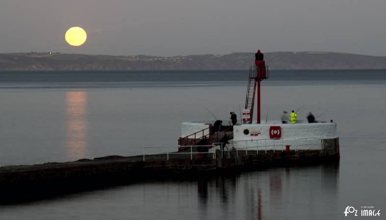 5 October 2017 Harvest moon over Banjo Pier © Ian Foster / fozimage